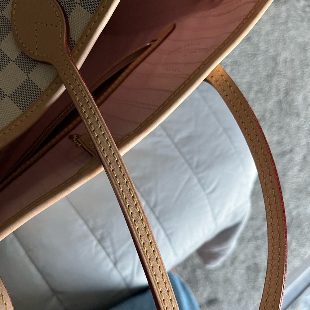 Louis Vuitton Neverfull MM - Picture 14 of 16